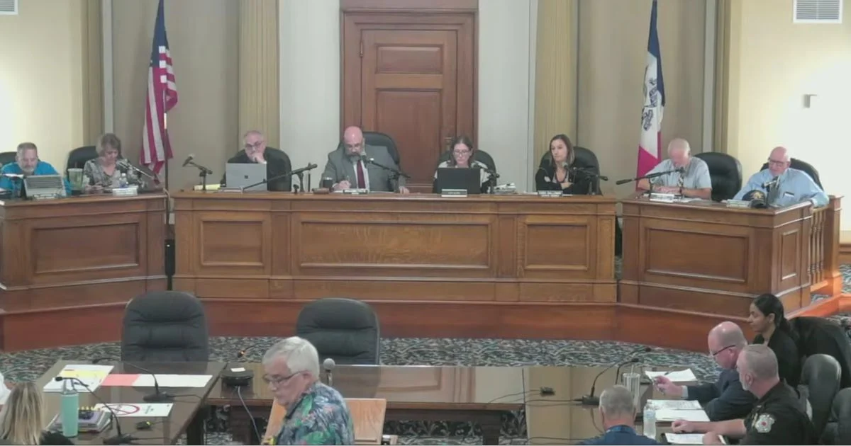 A Controversial Invocation: Ottumwa City Council Meeting Ignites Debate on Religious Freedom and Public Practice