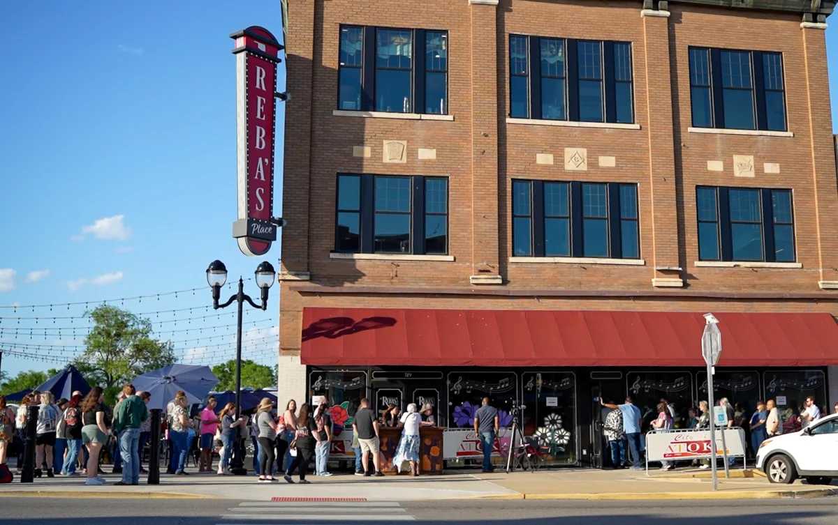 Reba McEntire’s "Reba’s Place" Transforms Atoka, Oklahoma, into a Heartfelt Cultural and Culinary Destination