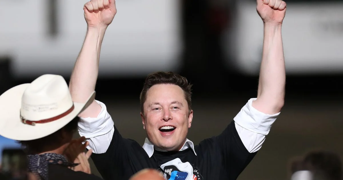 SpaceX Acquires Key Low-Band Spectrum in $8 Billion Deal, Poised to Revolutionize U.S. Mobile Connectivity and Challenge Established Carriers